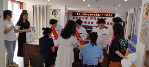中國(guó)大地保險(xiǎn)吉林分公司開展“傳遞關(guān)愛，守護(hù)健康”7.8 保險(xiǎn)公眾宣傳日義診活動(dòng) (2)